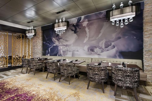 King Room Near Mobile Culture ORL 8 Luxury Bookings