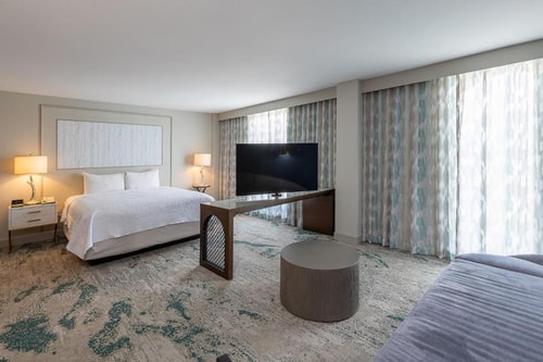 Standard King Room Near Pirates Cove Adventure ORL 1 Luxury Bookings
