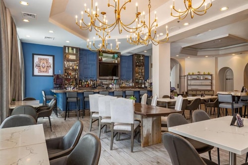 Standard King Room Near Pirates Cove Adventure ORL 11 Luxury Bookings