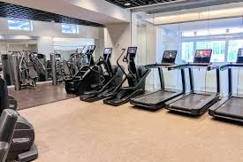 King Room Near Loyola University CHI 11 Luxury Bookings