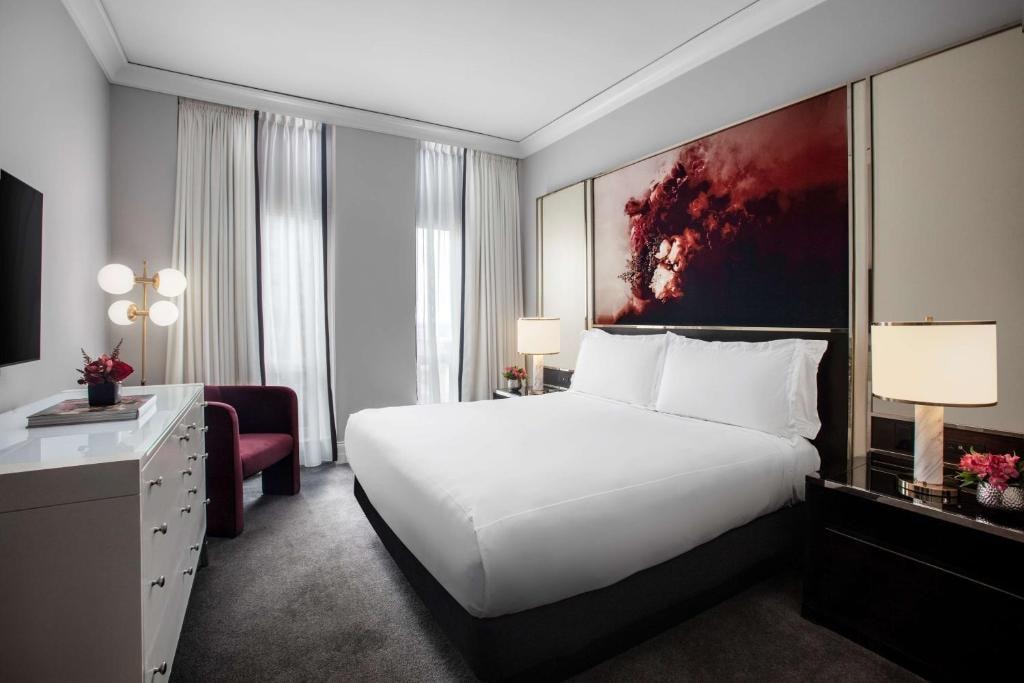 Superior King Room Near Veronica Beard CHI Luxury Bookings