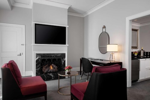 Superior King Room Near Veronica Beard CHI 6 Luxury Bookings