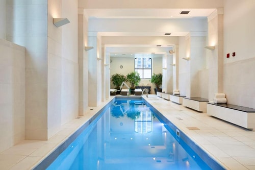 Superior King Room Near Veronica Beard CHI 12 Luxury Bookings