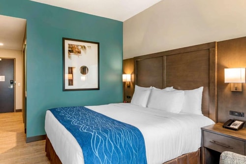 King Room Near Ram Air Sales MIA 1 Luxury Bookings