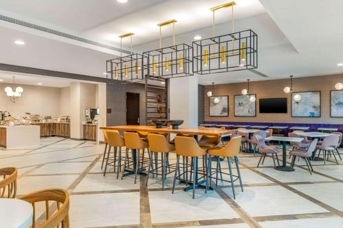 King Room Near Ram Air Sales MIA 10 Luxury Bookings