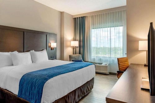 King Room Near Ram Air Sales MIA 3 Luxury Bookings