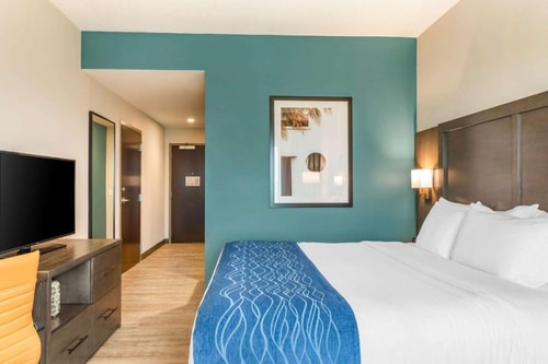 King Room Near Ram Air Sales MIA 5 Luxury Bookings