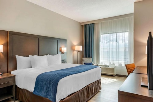 King Room Near Ram Air Sales MIA Luxury Bookings
