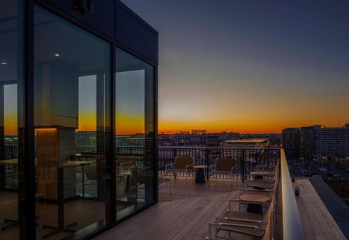 King Room Near Potbelly Restaurant WDC 14 Luxury Bookings