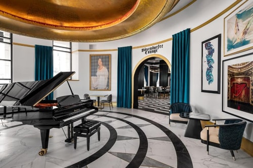 Guest Room With King Bed Near Maven Creative ORL 7 Luxury Bookings