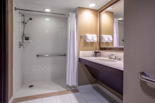Guest Room With King Bed Near Maven Creative ORL 4 Luxury Bookings