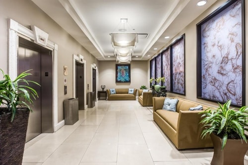 King Room Near Scandalous Artistry Salon ORL 10 Luxury Bookings