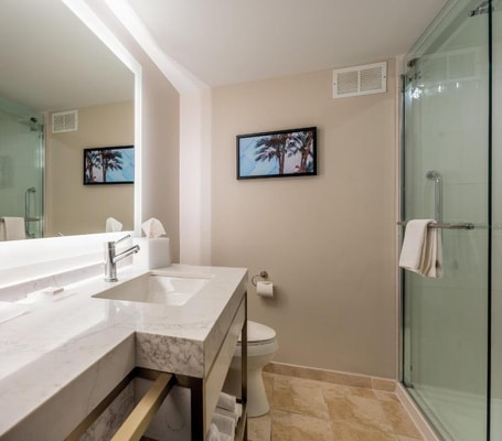 King Room Near Scandalous Artistry Salon ORL 6 Luxury Bookings