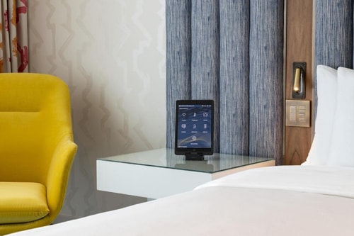 Deluxe Queen Room Near Foxtail Coffee Co ORL 1 Luxury Bookings