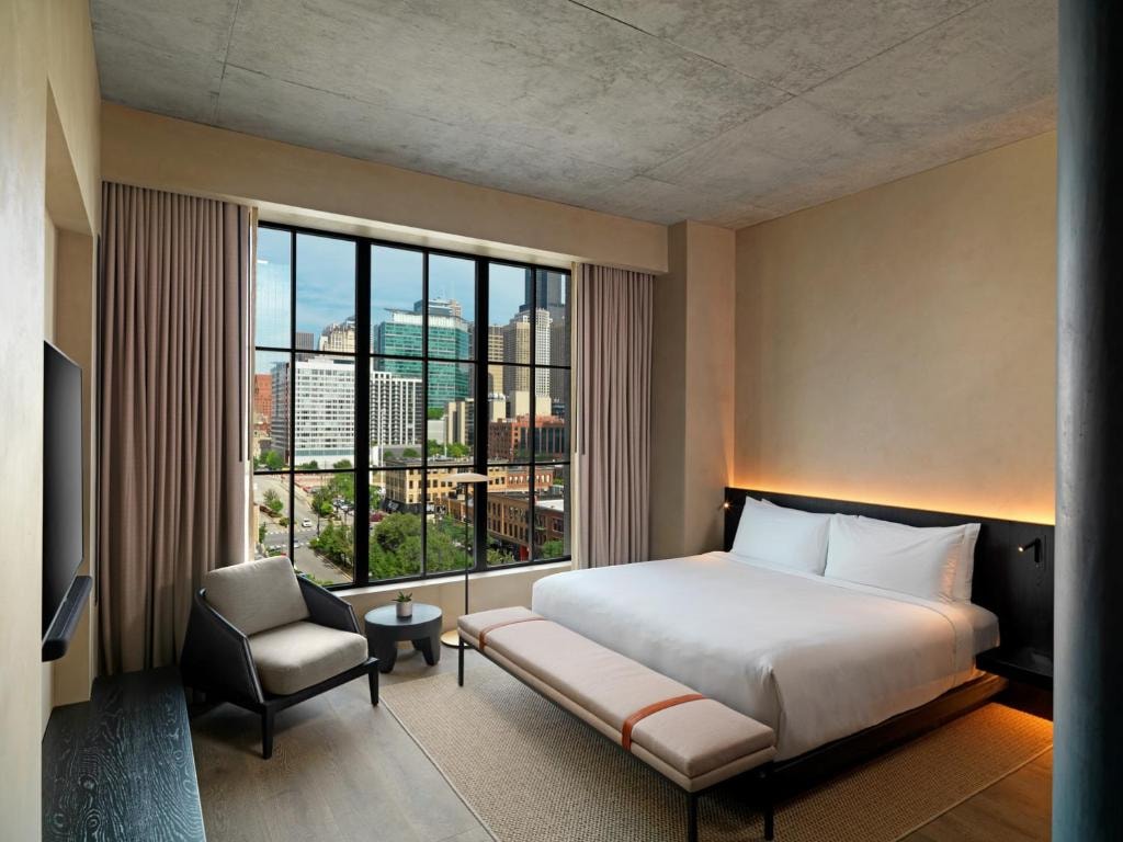 Deluxe Room Near Levain Bakery West Loop CHI Luxury Bookings