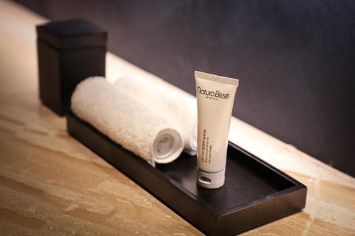 Deluxe Room Near Levain Bakery West Loop CHI 2 Luxury Bookings