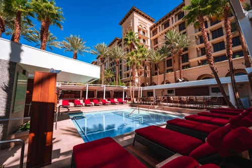 Deluxe Room Near Lee's Family Forum LAS 11 Luxury Bookings