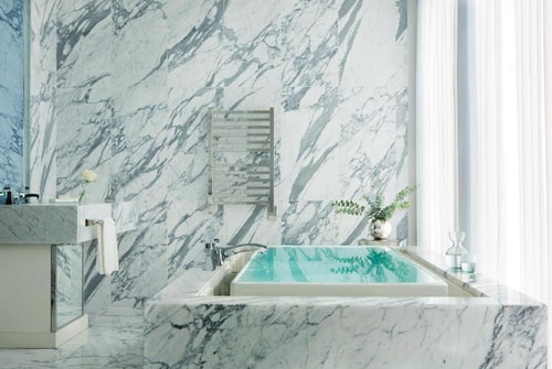 Deluxe King Near  AMA Plaza CHI 4 Luxury Bookings