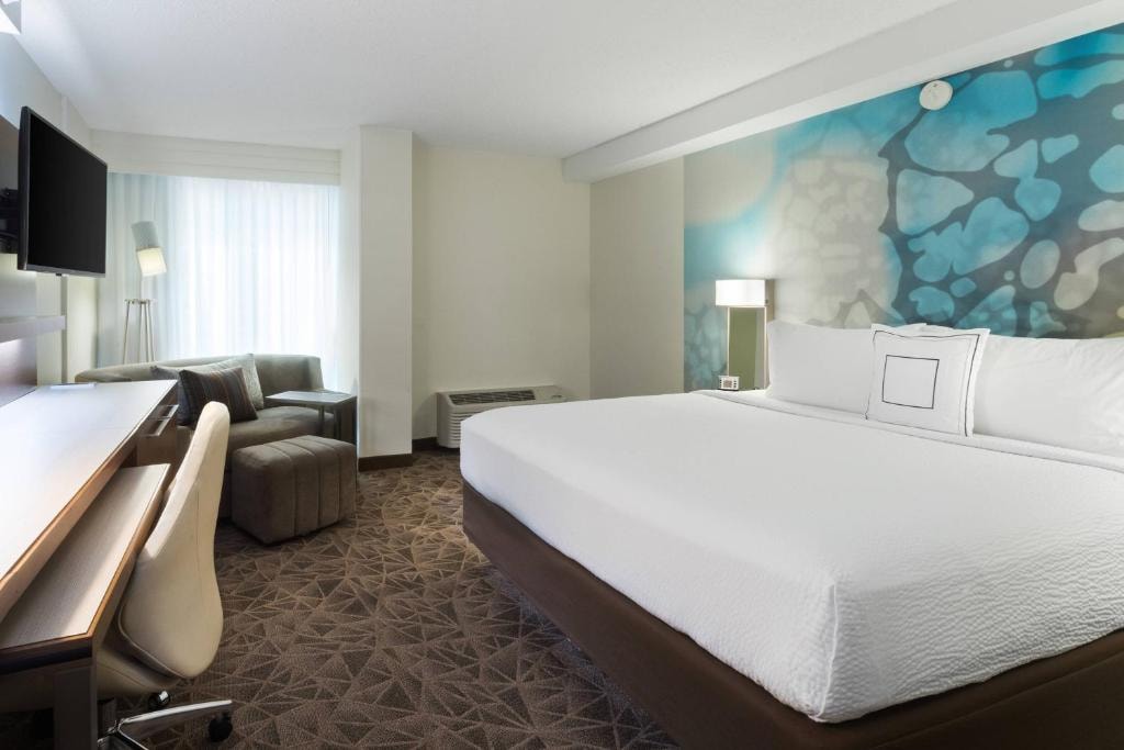 King Room Near Whole Foods Market MIA Luxury Bookings