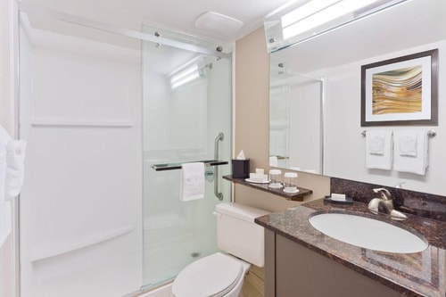 King Room Near Whole Foods Market MIA 2 Luxury Bookings