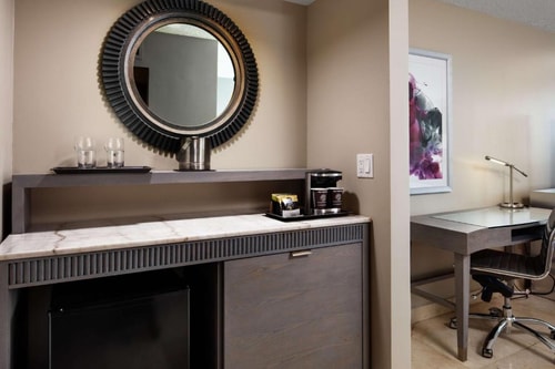 King Room Near Trinity Cathedral MIA 2 Luxury Bookings