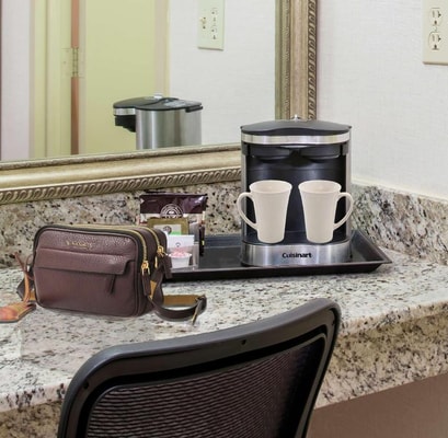 Deluxe King Room Near Carzulas Fashion MIA 1 Luxury Bookings