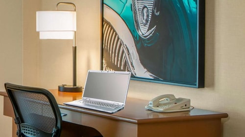 Deluxe King Room Near Carzulas Fashion MIA 14 Luxury Bookings