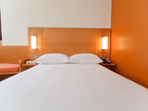 Standard Room Near Rabdan Bawabat Park 9 Luxury Bookings