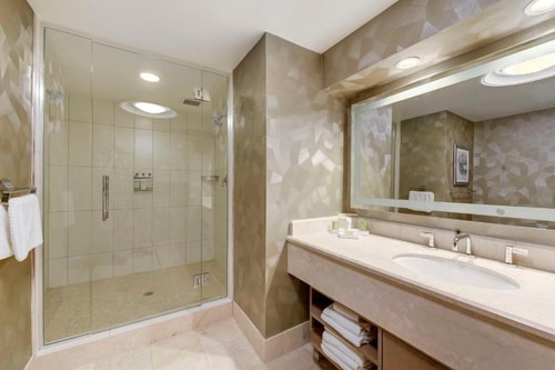 King Room Near Union Metro Station WDC 7 Luxury Bookings
