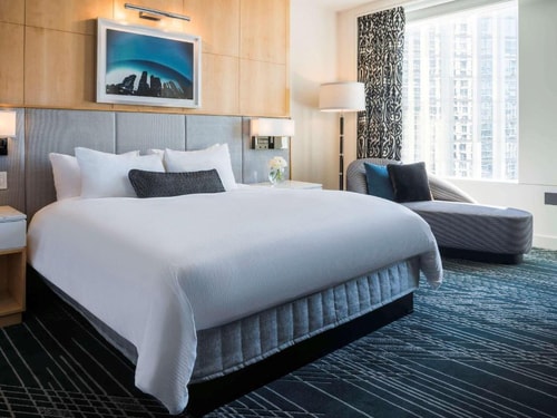 Luxury King Room Near Connors William Park CHI 2 Luxury Bookings