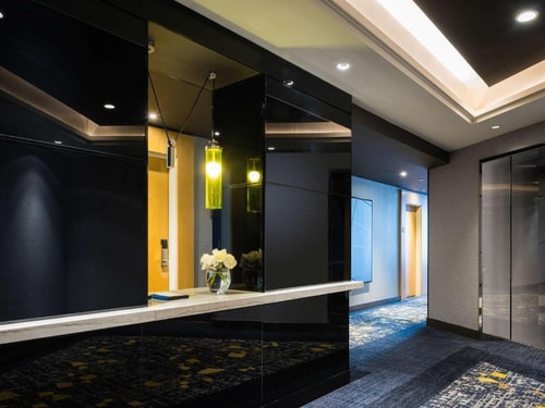 Luxury King Room Near Connors William Park CHI 14 Luxury Bookings