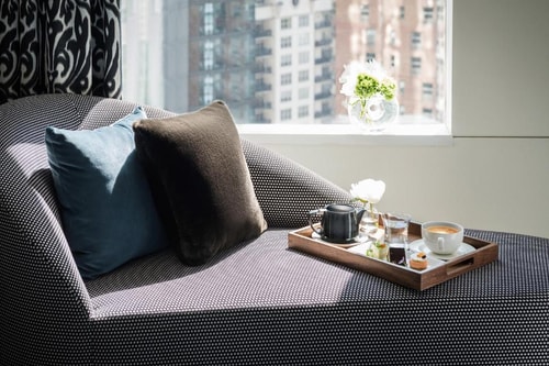 Luxury King Room Near Connors William Park CHI 8 Luxury Bookings