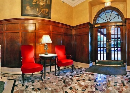 King Room Near Foggy Bottom GWU Metro station WDC 10 Luxury Bookings