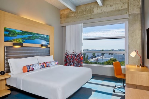 Guest Room Near Pollo Tropical MIA 2 Luxury Bookings