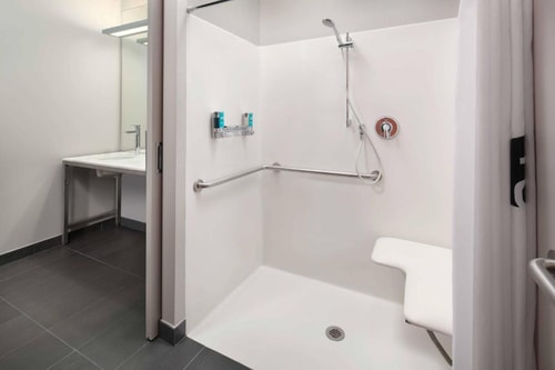 Guest Room Near Pollo Tropical MIA 4 Luxury Bookings