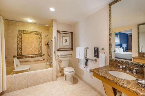 King Deluxe Suite Near Polo Towers LAS 2 Luxury Bookings