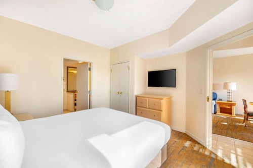 King Deluxe Suite Near Polo Towers LAS 1 Luxury Bookings