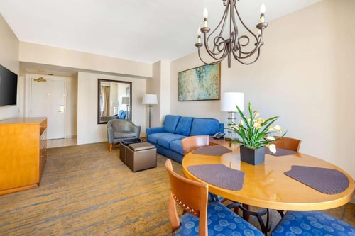 King Deluxe Suite Near Polo Towers LAS 7 Luxury Bookings