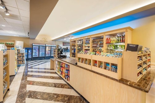 King Deluxe Suite Near Polo Towers LAS 9 Luxury Bookings