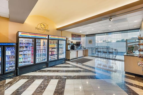 King Deluxe Suite Near Polo Towers LAS 10 Luxury Bookings