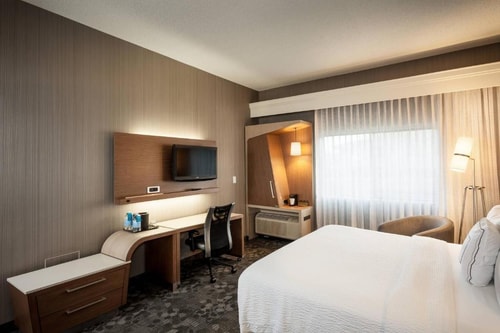 King Room Near Starbucks at Marriott LAS 1 Luxury Bookings