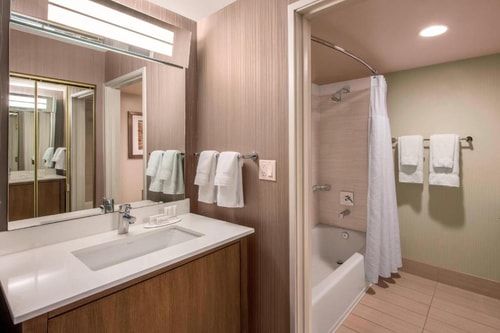 King Room Near Starbucks at Marriott LAS 3 Luxury Bookings