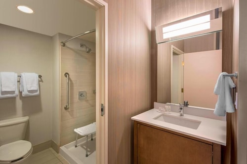 King Room Near Starbucks at Marriott LAS 4 Luxury Bookings