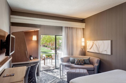 King Room Near Starbucks at Marriott LAS 2 Luxury Bookings