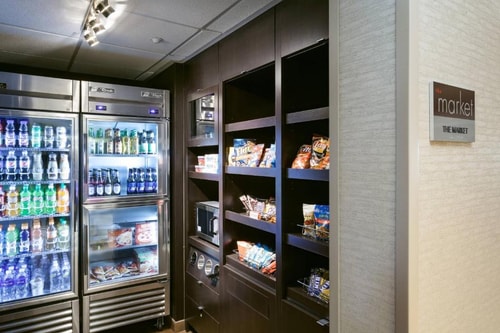 King Room Near Starbucks at Marriott LAS 9 Luxury Bookings