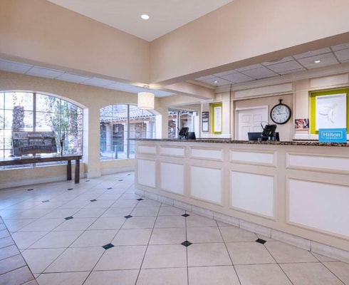 King Room Near Tesla Destination Charger LAS 6 Luxury Bookings