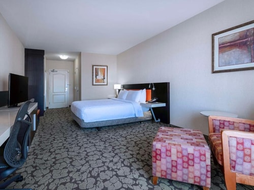 King Room Near Tesla Destination Charger LAS 2 Luxury Bookings