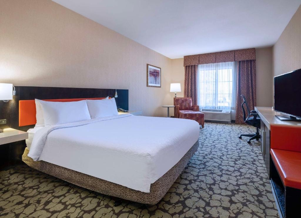 King Room Near Tesla Destination Charger LAS Luxury Bookings