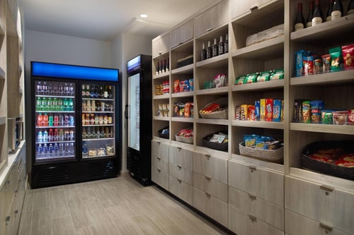 King Room Near The Fresh Market MIA 6 Luxury Bookings