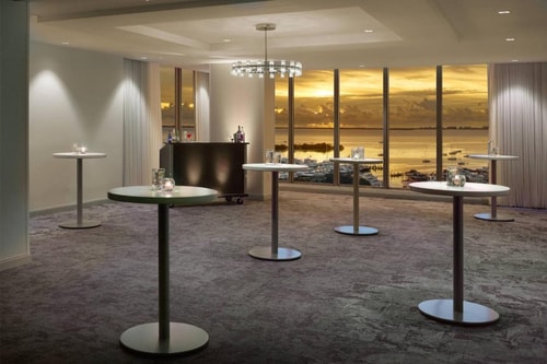 King Room Near The Fresh Market MIA 10 Luxury Bookings